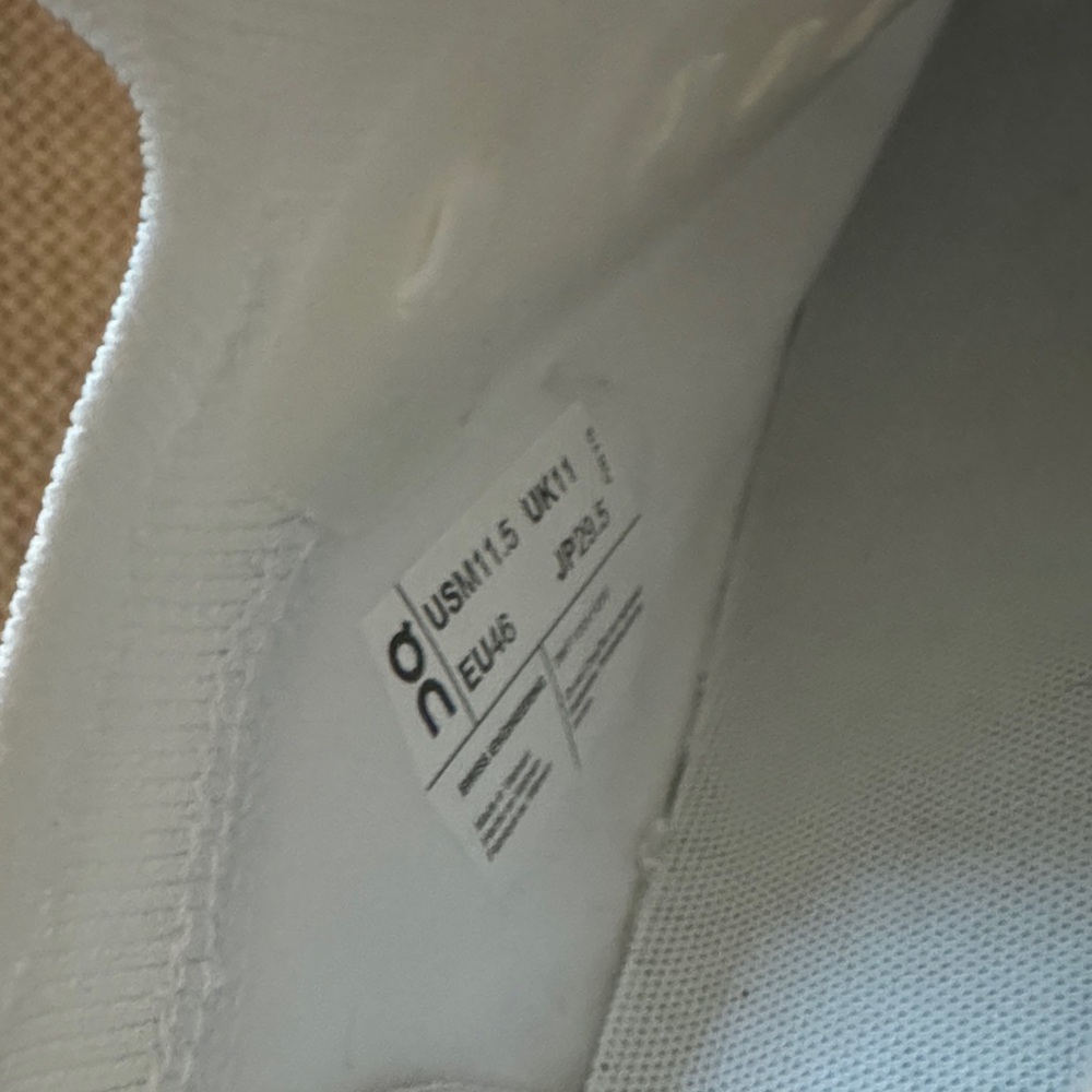 On Running Versa Men’s 11.5 White Sneakers in like new-excellent condition - Picture 4 of 5